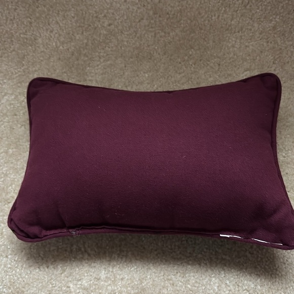 EUC Boyd’s Bear Pillow - Picture 2 of 4